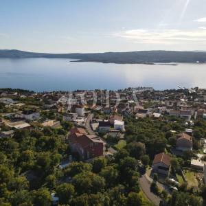 Crikvenica prizemlje sa okućnicom