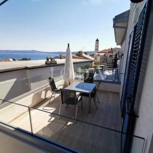 CRIKVENICA, stan u prizemlju zgrade sa dvije terase