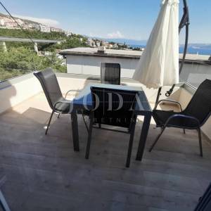 CRIKVENICA, stan u prizemlju zgrade sa dvije terase