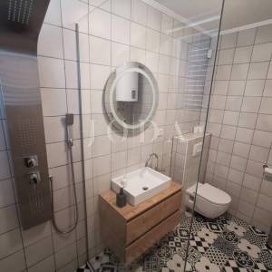 CRIKVENICA, stan u prizemlju zgrade sa dvije terase