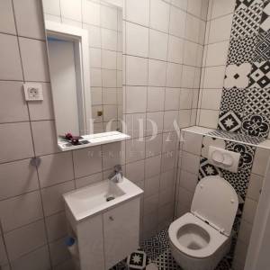 CRIKVENICA, stan u prizemlju zgrade sa dvije terase