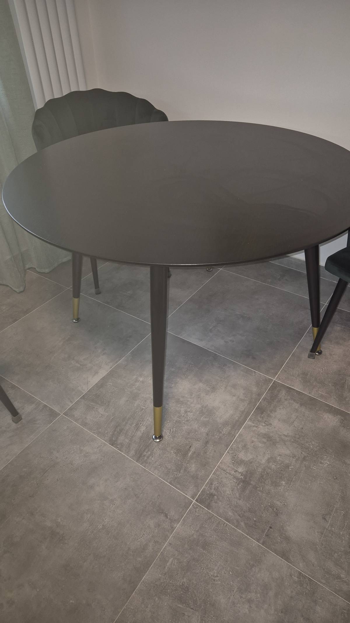 Crni  blagovaonski stol