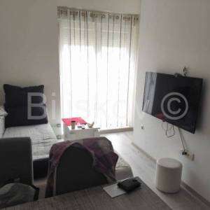 Dugi Rat, stan 30,50 m2 1. kat, pogled na more