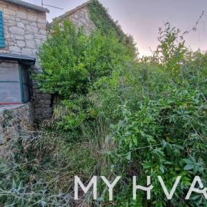 Dvije kamene kuće u Bogomolju