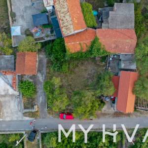 Dvije kamene kuće u Bogomolju