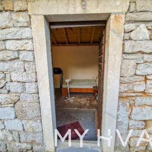 Dvije kamene kuće u Bogomolju