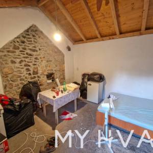 Dvije kamene kuće u Bogomolju