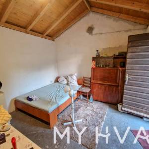 Dvije kamene kuće u Bogomolju