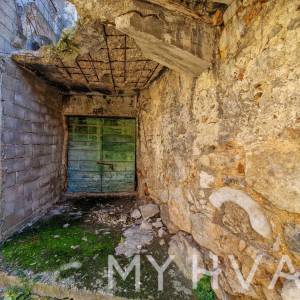 Dvojna kamena kuća u Vrisniku