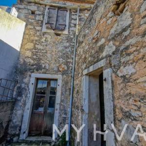 Dvojna kamena kuća u Vrisniku