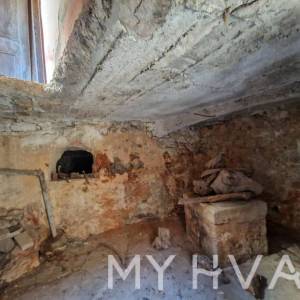 Dvojna kamena kuća u Vrisniku