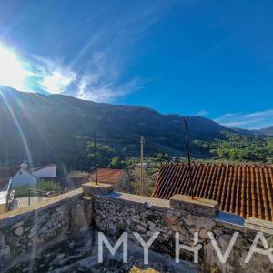 Dvojna kamena kuća u Vrisniku