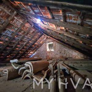 Dvojna kamena kuća u Vrisniku