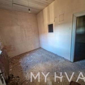 Dvojna kamena kuća u Vrisniku