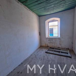 Dvojna kamena kuća u Vrisniku