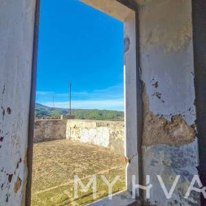 Dvojna kamena kuća u Vrisniku