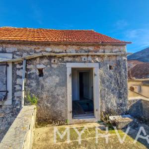 Dvojna kamena kuća u Vrisniku