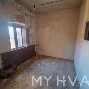 Dvojna kamena kuća u Vrisniku