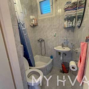 Dvojna kuća, poljsko imanje i maslinik uz more na Hvaru