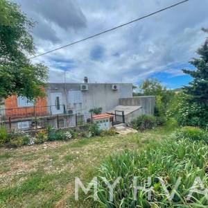 Dvojna kuća, poljsko imanje i maslinik uz more na Hvaru