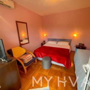 Dvojna kuća, poljsko imanje i maslinik uz more na Hvaru