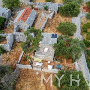 Dvojna kuća, poljsko imanje i maslinik uz more na Hvaru