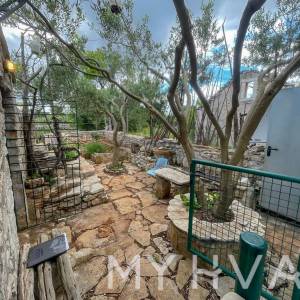 Dvojna kuća, poljsko imanje i maslinik uz more na Hvaru