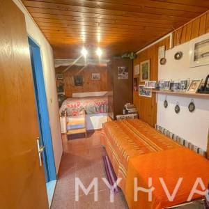 Dvojna kuća, poljsko imanje i maslinik uz more na Hvaru