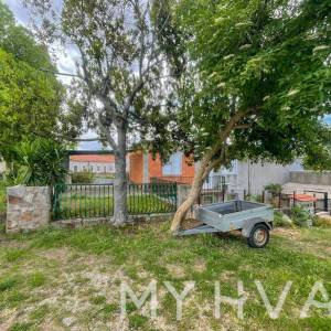 Dvojna kuća, poljsko imanje i maslinik uz more na Hvaru