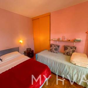 Dvojna kuća, poljsko imanje i maslinik uz more na Hvaru