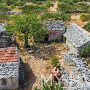 Dvojna Kuća sa kamenim Kućicama u Bogomolju