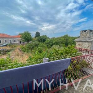 Dvojna Kuća sa kamenim Kućicama u Bogomolju