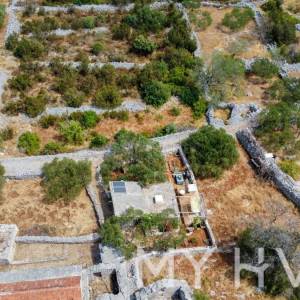 Dvojna Kuća sa kamenim Kućicama u Bogomolju