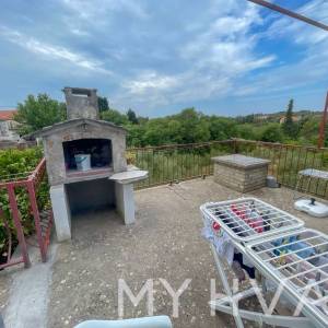 Dvojna Kuća sa kamenim Kućicama u Bogomolju