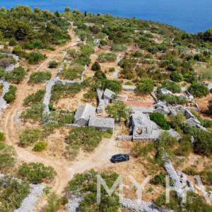 Dvojna Kuća sa kamenim Kućicama u Bogomolju