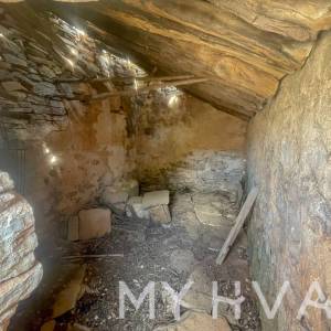 Dvojna Kuća sa kamenim Kućicama u Bogomolju