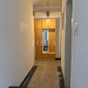 Dvosobni stan 62 m² – Stari grad Rijeka, balkon i pogled, par minuta od Korza