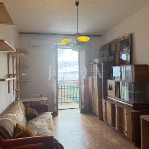 Dvosobni stan 62 m² – Stari grad Rijeka, balkon i pogled, par minuta od Korza