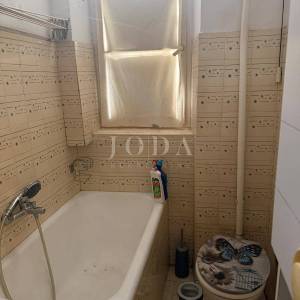 Dvosobni stan 62 m² – Stari grad Rijeka, balkon i pogled, par minuta od Korza