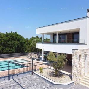 Fažana- Peroj- Prekrasna Vila sa bazenom s pogledom na more u blizini plaže