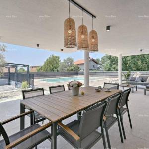 Fažana- Peroj- Prekrasna Vila sa bazenom s pogledom na more u blizini plaže