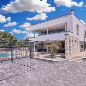 Fažana- Peroj- Prekrasna Vila sa bazenom s pogledom na more u blizini plaže