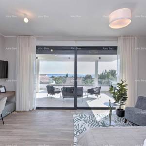 Fažana- Peroj- Prekrasna Vila sa bazenom s pogledom na more u blizini plaže