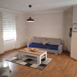 FORUM PJEŠAČKA ZONA. Prodaja lijepo uređenog stana na atraktivnoj lokaciji, Pula, centar!