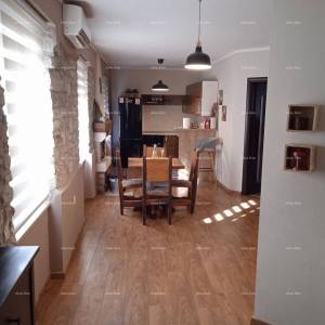 FORUM PJEŠAČKA ZONA. Prodaja lijepo uređenog stana na atraktivnoj lokaciji, Pula, centar!