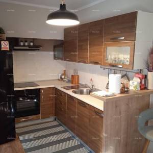 FORUM PJEŠAČKA ZONA. Prodaja lijepo uređenog stana na atraktivnoj lokaciji, Pula, centar!