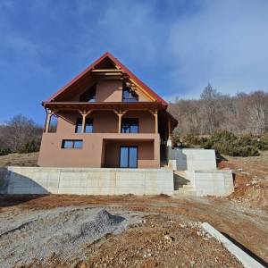 GORSKI KOTAR, MRKOPALJ - prostrana samostojeća kuća u novogradnji