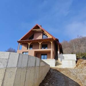 GORSKI KOTAR, MRKOPALJ - prostrana samostojeća kuća u novogradnji