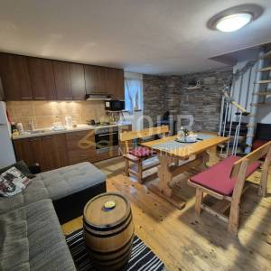 Gorski kotar, okolica Delnica, dvije kuće