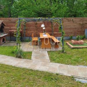 Gorski kotar, okolica Delnica, dvije kuće